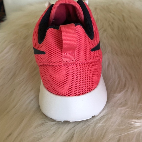 New w/box Nike Rosche One in Women’s size 6 - Picture 4 of 6